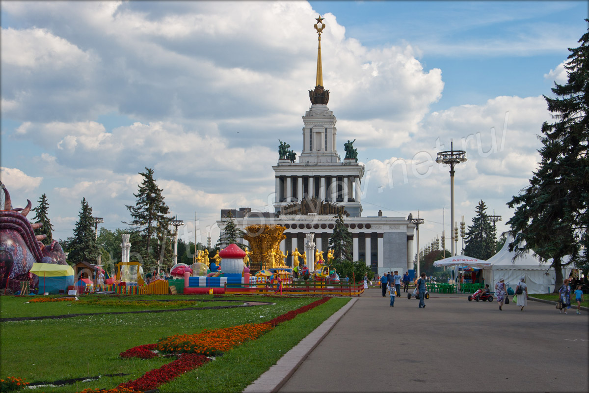 Вднх пушкино. Центральная аллея ВДНХ. Главная аллея ВДНХ. ВВЦ Центральная аллея 2021. ВДНХ 2013 лето.