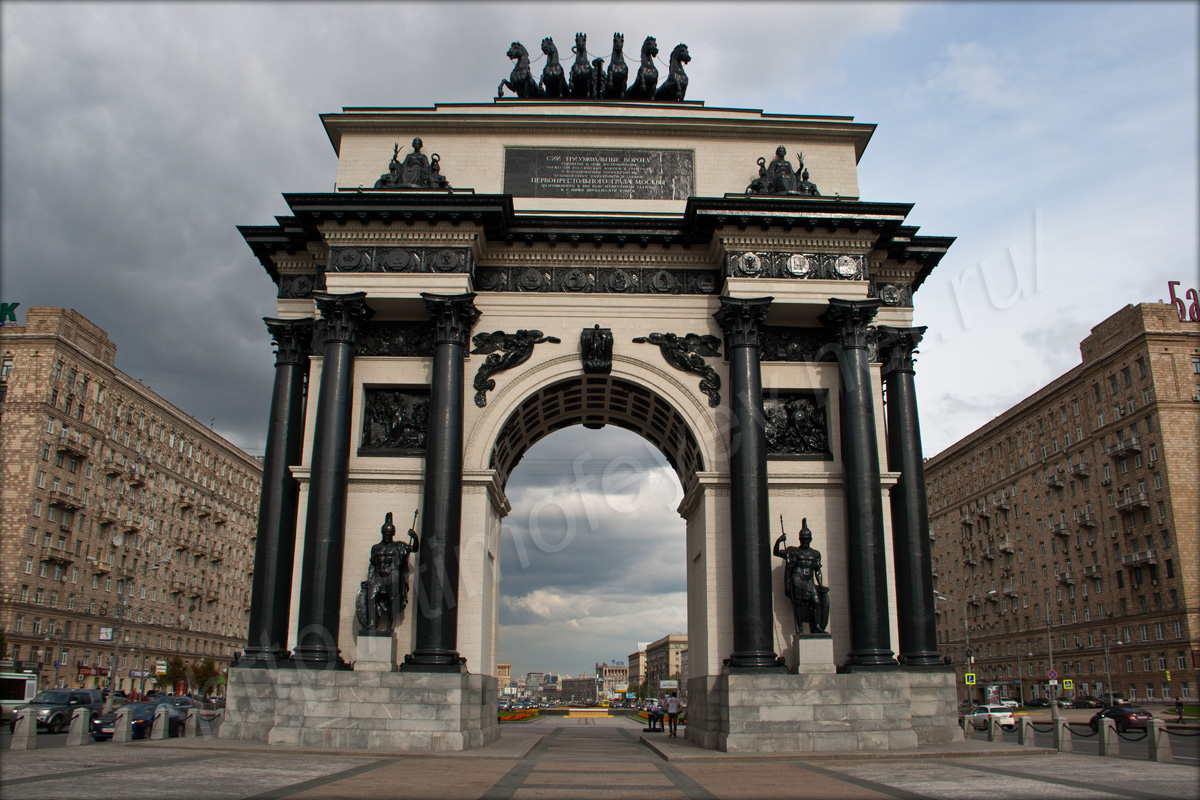Триумфальные ворота москва